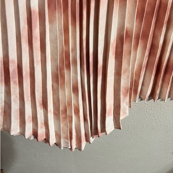 Vince Camuto Pleated Pink Marbled Skirt 2X NWT - Picture 3 of 6